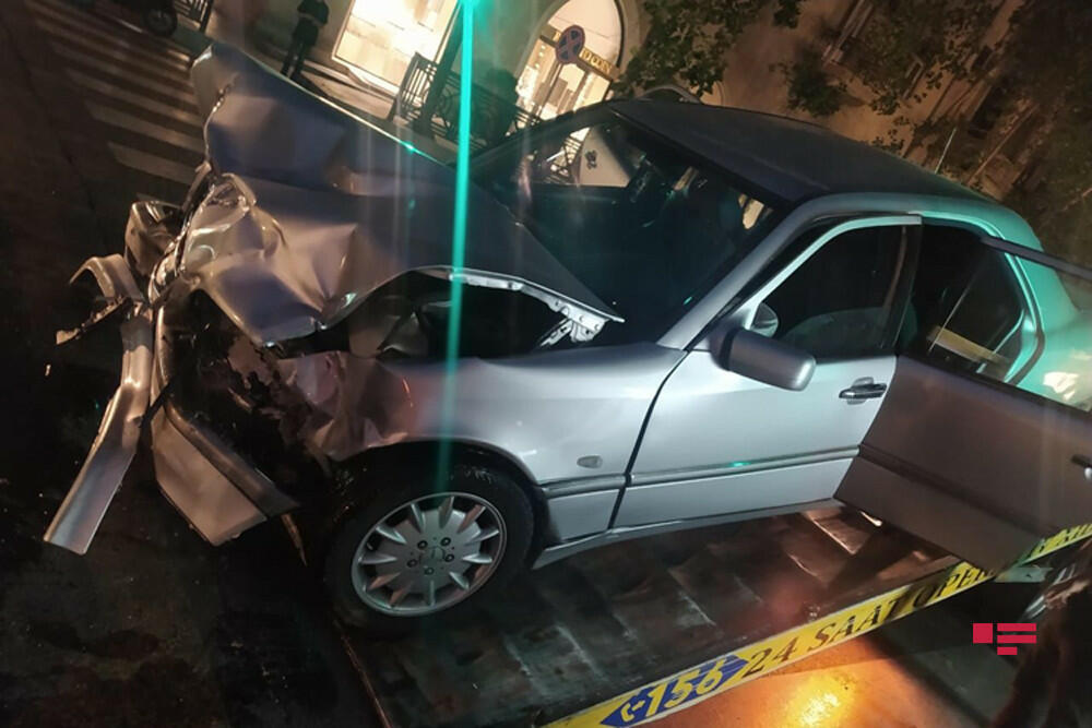 Bakıda ağır yol qəzası baş verib, ölən və yaralananlar var