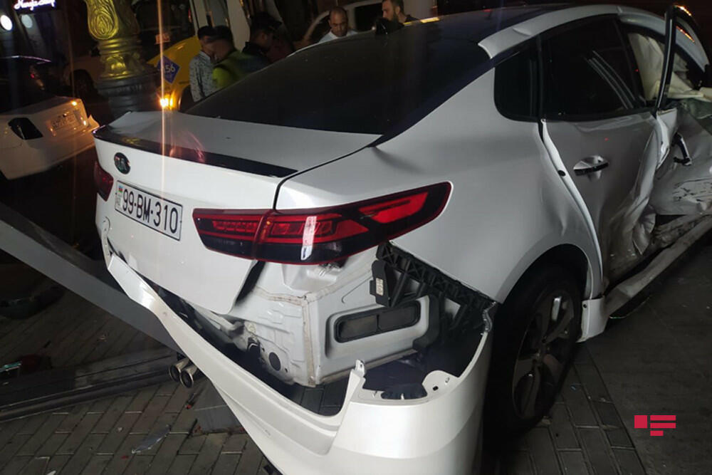 Bakıda ağır yol qəzası baş verib, ölən və yaralananlar var