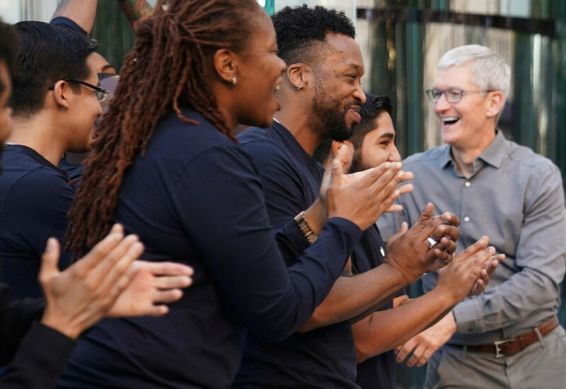 Сотрудники Apple пошли против Тима Кука