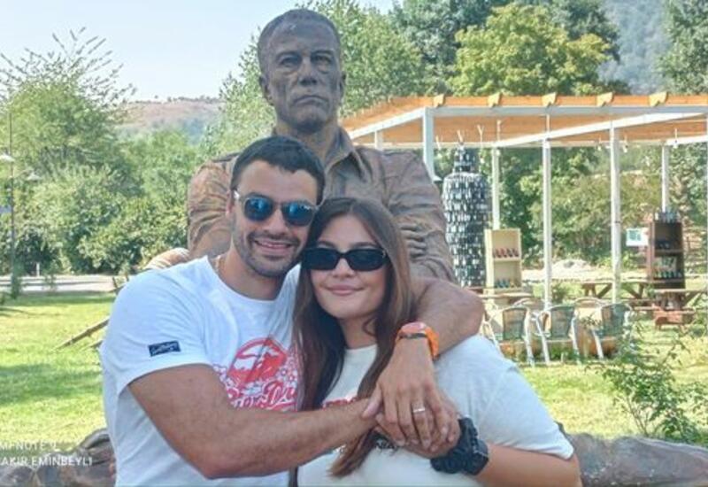 Van Dammın oğlu və gəlini Vəndam kəndində