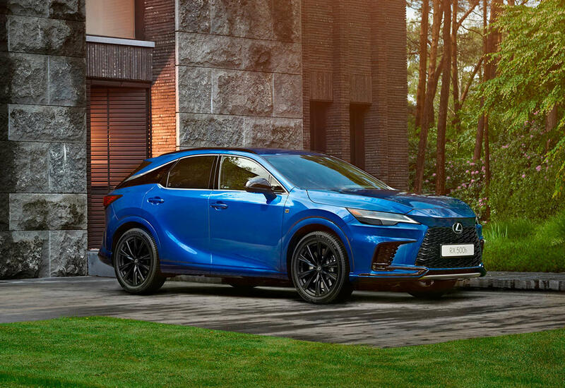 Lexus отказался от мощных моторов V6