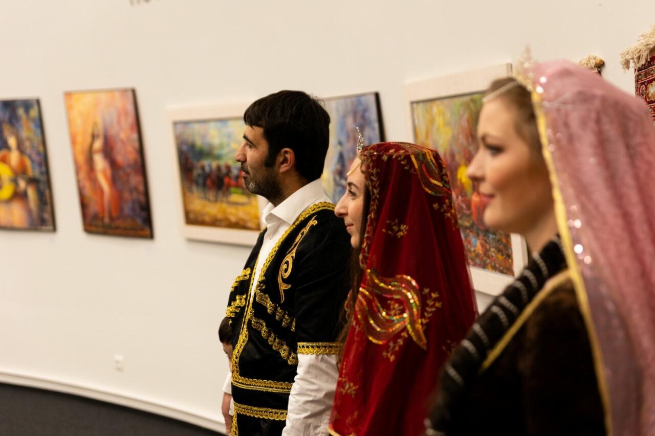 В Эстонии представлены азербайджанские блюда и картины Ровшана Нура
