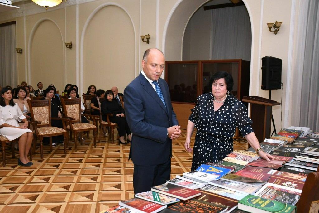 Анар Керимов посетил ряд музеев Баку