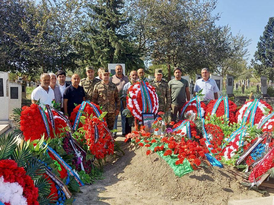 Руководящий состав Минобороны принял участие в похоронах шехидов и поминках в память о них