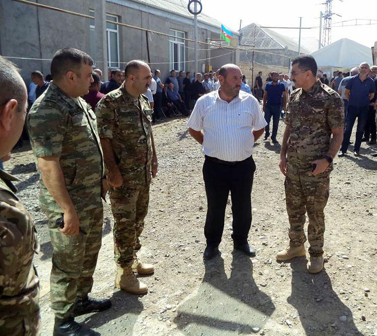 Руководящий состав Минобороны принял участие в похоронах шехидов и поминках в память о них