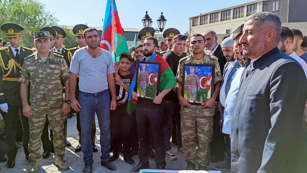 Руководящий состав Минобороны принял участие в похоронах шехидов и поминках в память о них