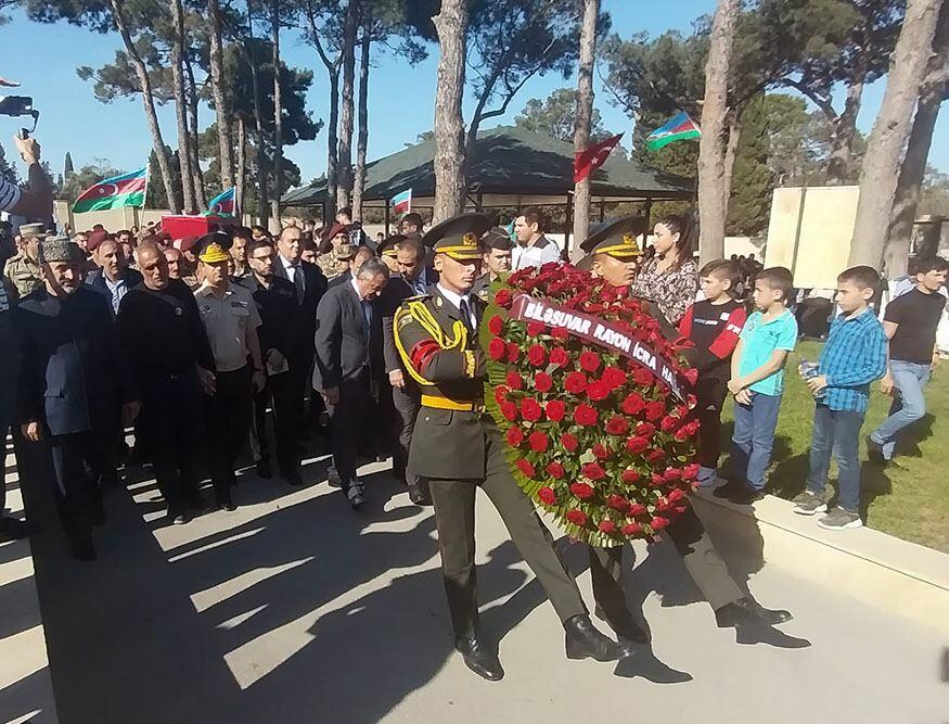 Руководящий состав Минобороны принял участие в похоронах шехидов и поминках в память о них