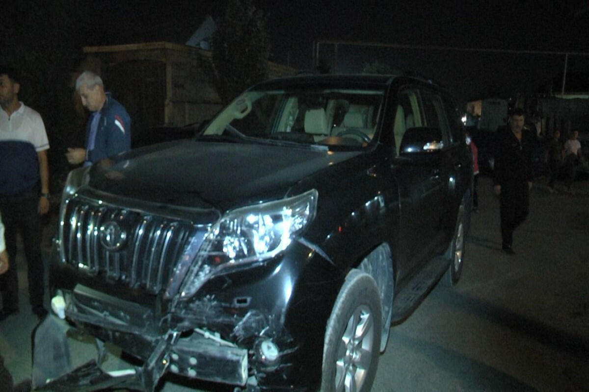 В Баку столкнулись два автомобиля, есть пострадавший