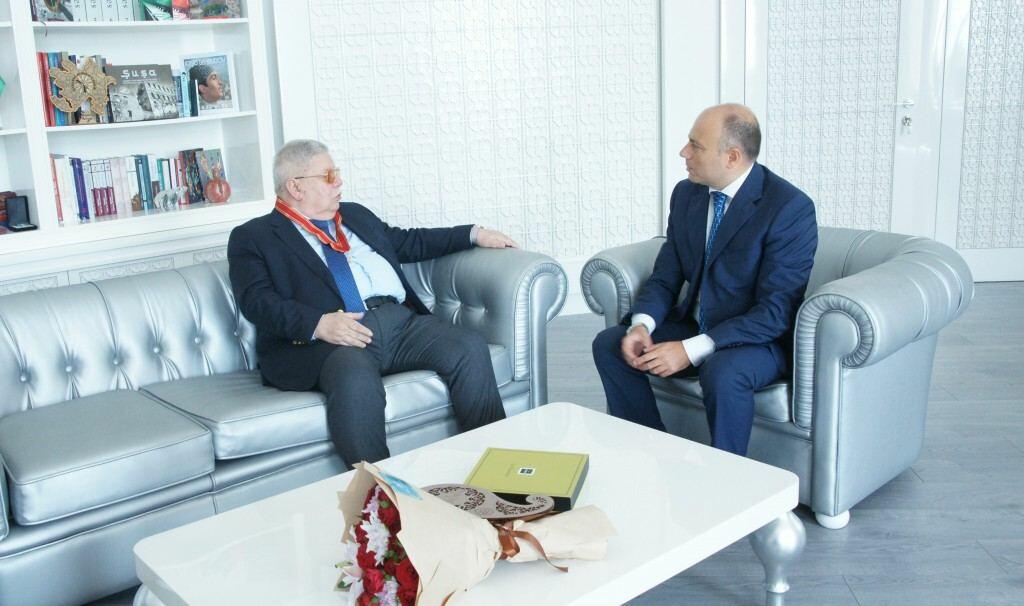 Анар Керимов вручил Азерпаше Нематову орден "Шараф"