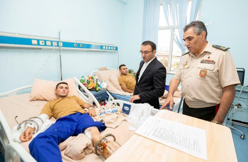 Руководитель фонда YAŞAT посетил раненых военнослужащих