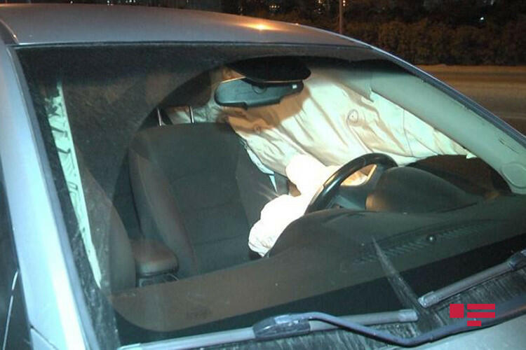 В Баку столкнулись два автомобиля, есть пострадавший