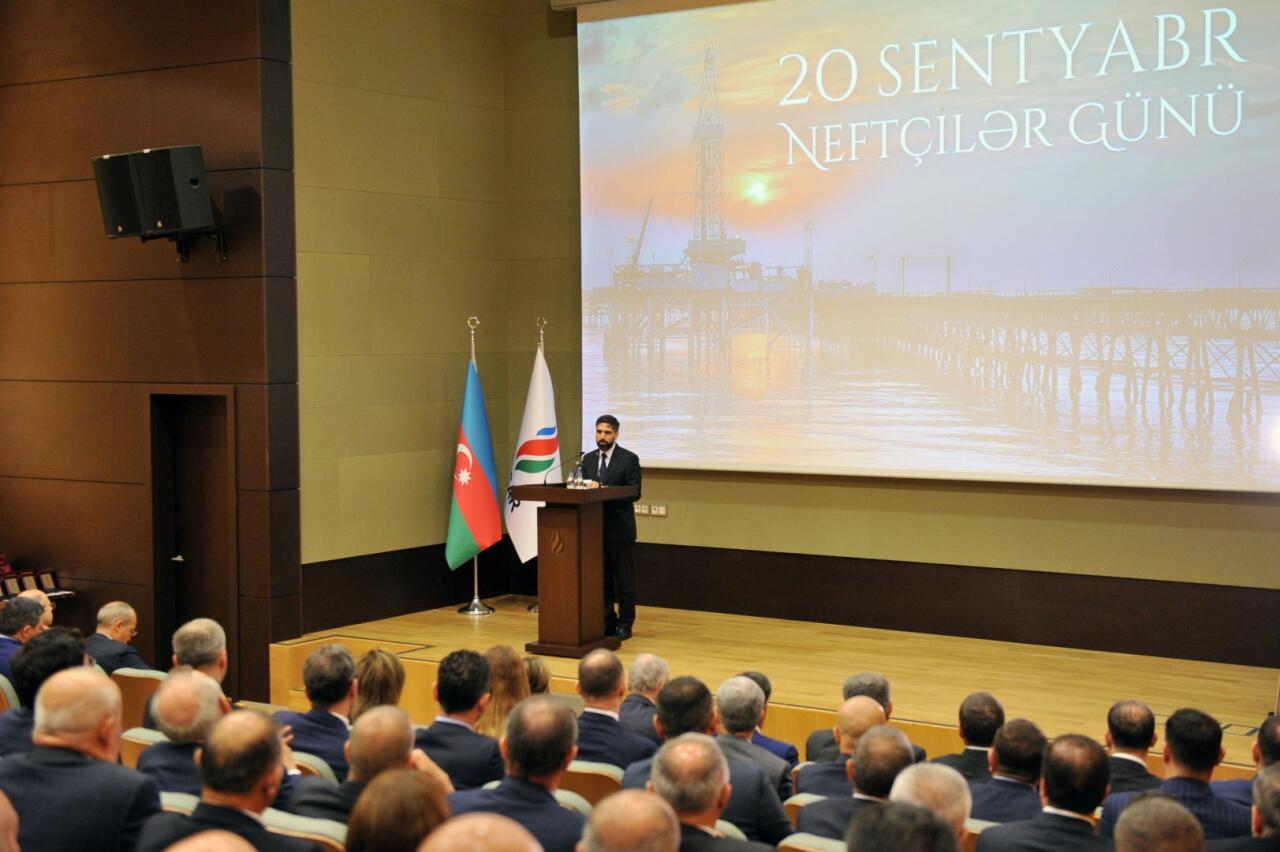 SOCAR-da “Neftçilər Günü” münasibətilə tədbir keçirilib