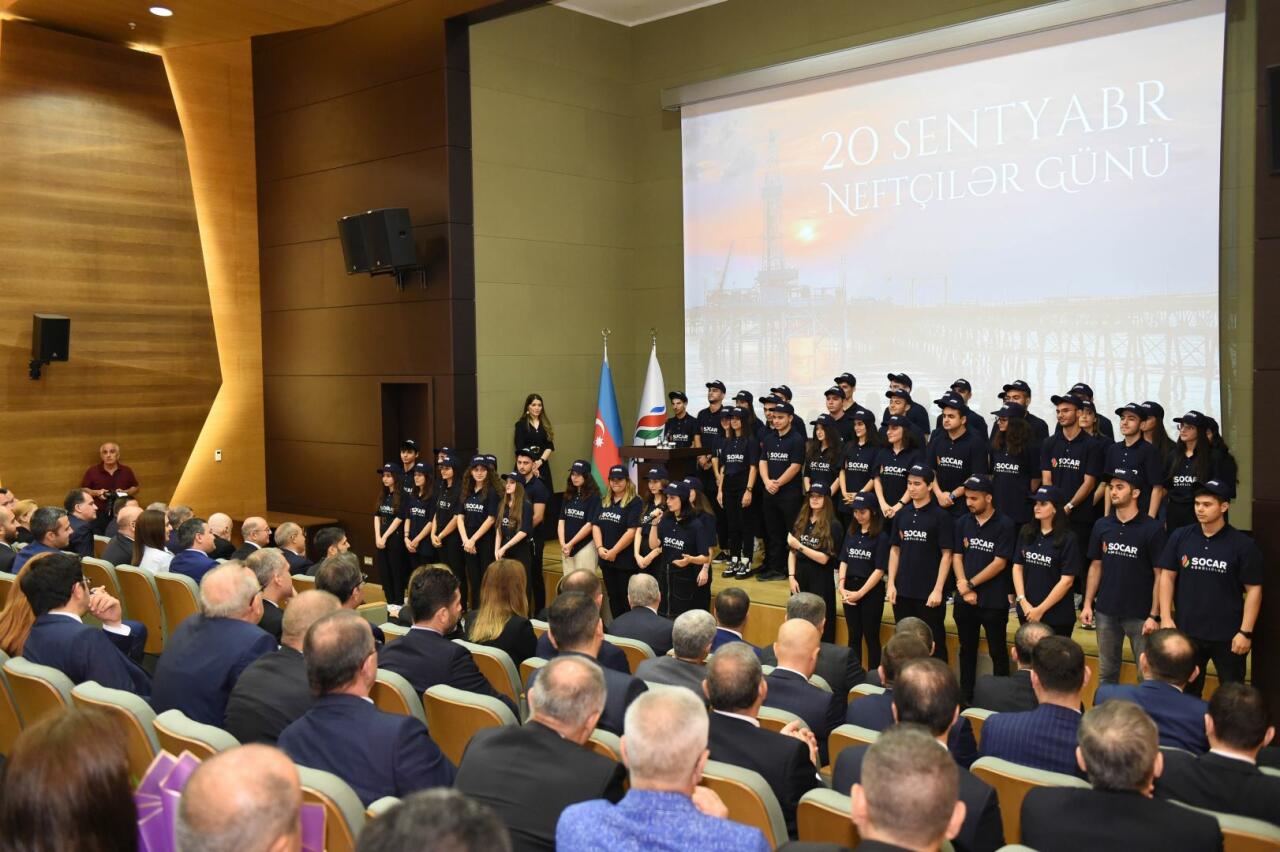 SOCAR-da “Neftçilər Günü” münasibətilə tədbir keçirilib