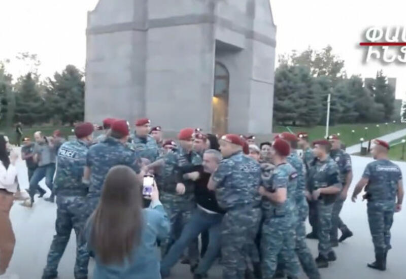 Media "Paşinyan məzarlığı mundarladı" yazdı, əsgər anaları naziri qəbristanlıqdan qovdu