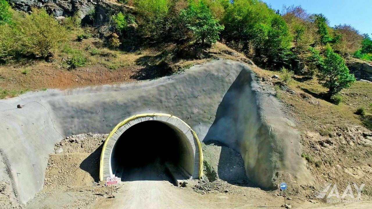 Продолжается строительство дороги Тоганалы-Кяльбаджар-Истису и тоннеля Муровдаг