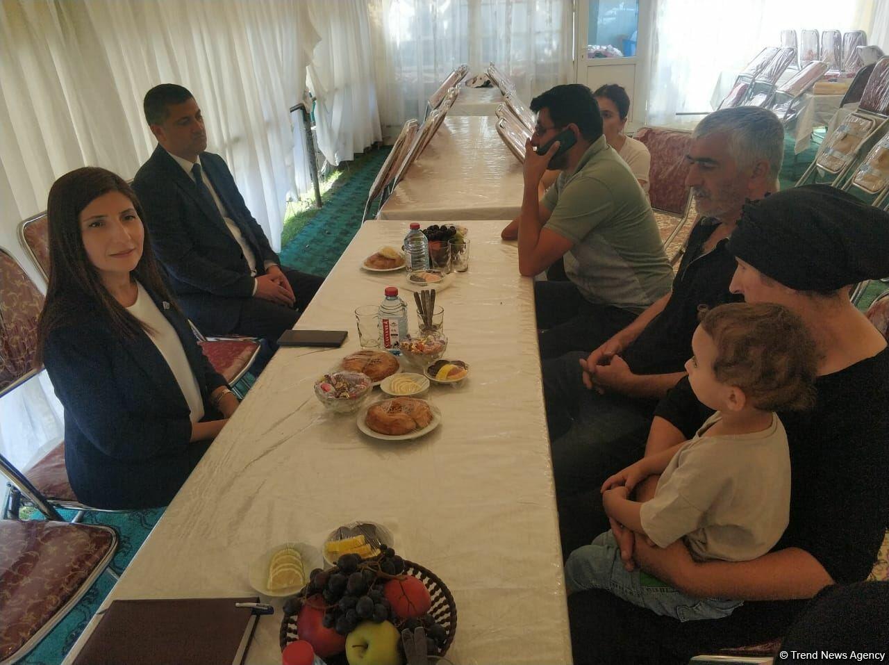 Deputat Sevil Mikayılova Xaçmazda şəhid və yaralı hərbçilərimizin ailələrini ziyarət edib
