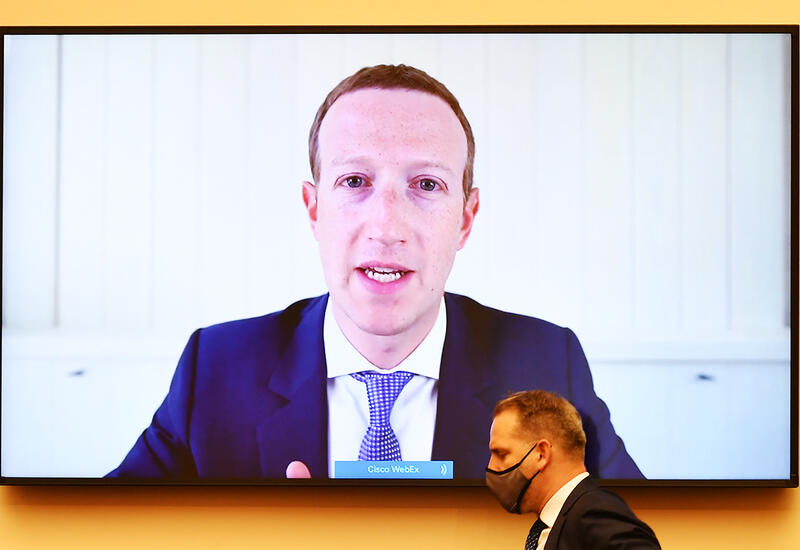 Facebook обвинили в слежке за пользователями iPhone
