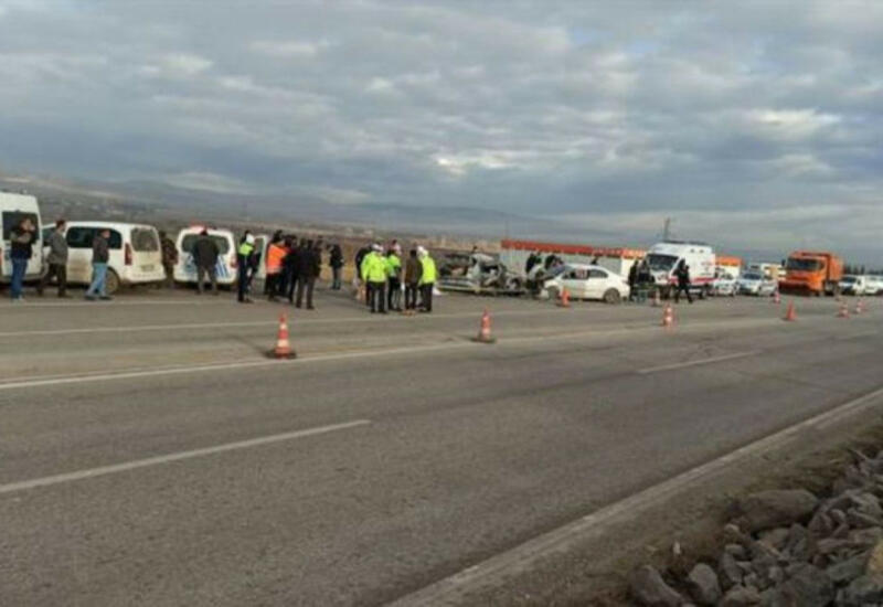 В Баку "КамАЗ" насмерть сбил двух пешеходов