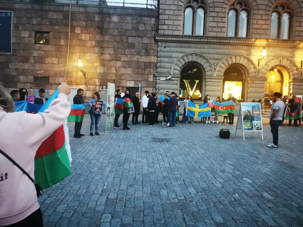Aзербайджанская община провела пикет перед парламентом Швеции