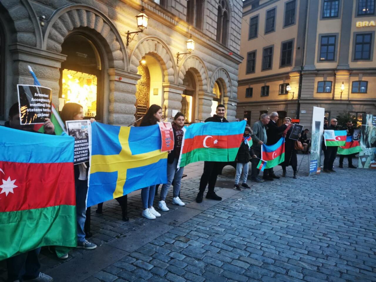Aзербайджанская община провела пикет перед парламентом Швеции