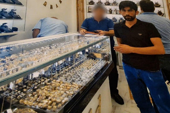 Охранник украл из дачного дома золотые украшения на 35 тысяч манатов