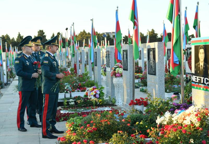 DSX rəhbərliyi Şəhidlər xiyabanını ziyarət edib