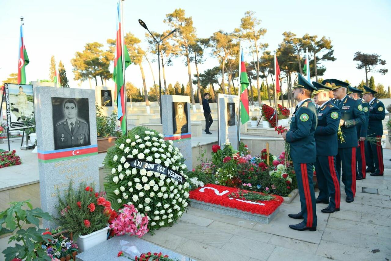 DSX rəhbərliyi Şəhidlər xiyabanını ziyarət edib