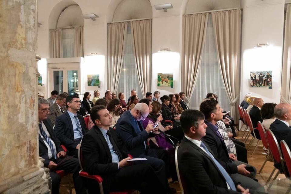 В Вене открылась выставка "Мое сердце в Карабахе"