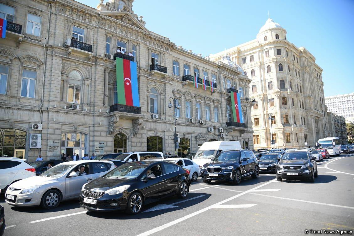 В Азербайджане минутой молчания почтили память шехидов Отечественной войны