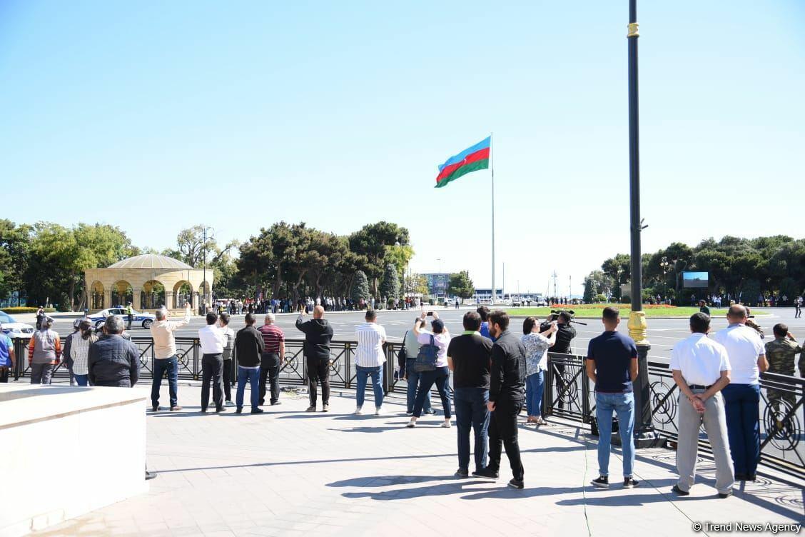В Азербайджане минутой молчания почтили память шехидов Отечественной войны