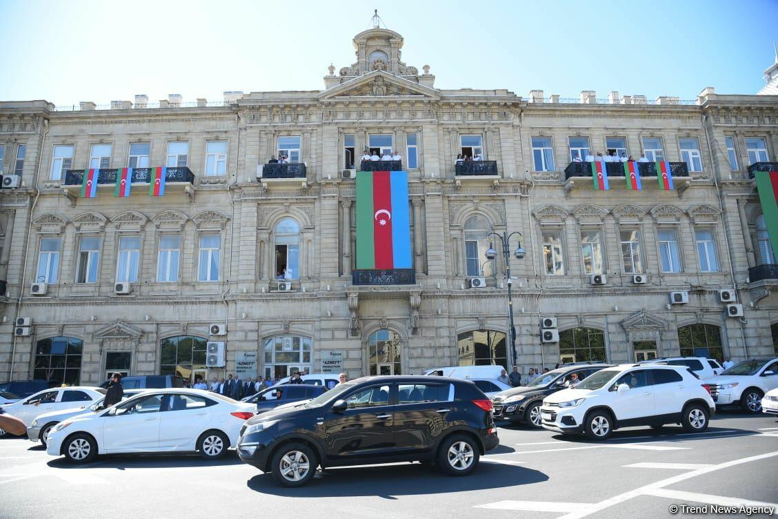 В Азербайджане минутой молчания почтили память шехидов Отечественной войны