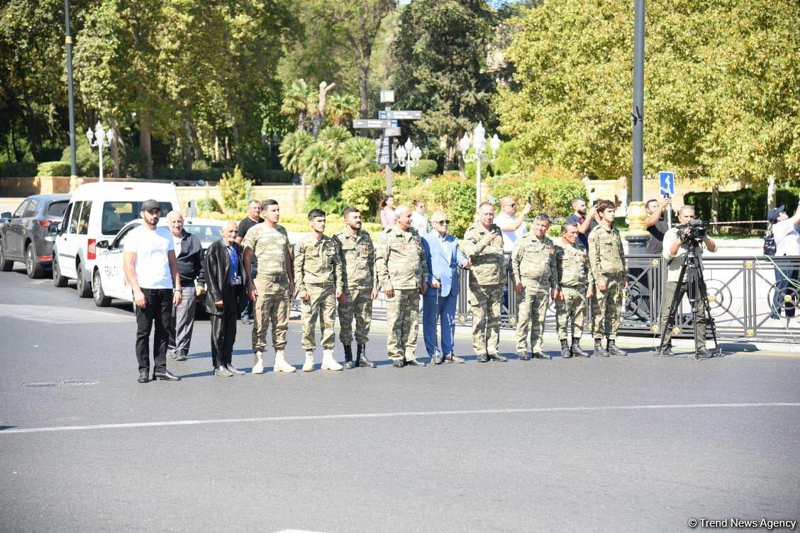 В Азербайджане минутой молчания почтили память шехидов Отечественной войны