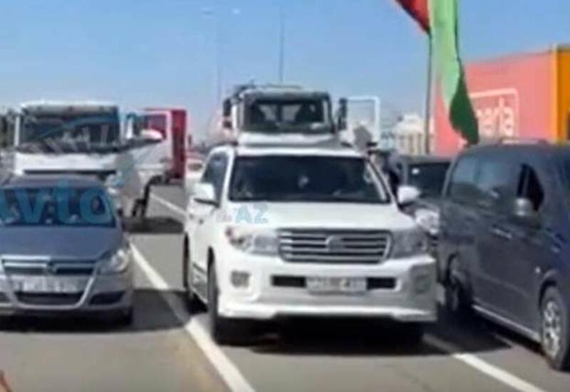 Şəhidlərin anım vaxtı “Land Cruiser” sürücüsündən hörmətsizlik
