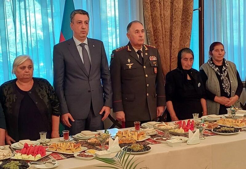Начальник штаба Азербайджанской Армии встретился с семьями шехидов в Тбилиси