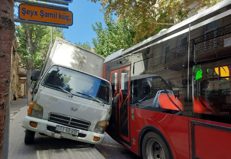 Авария в центре Баку