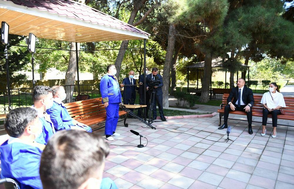 Хроника Победы (30.09.2020): Президент Ильхам Алиев и Первая леди Мехрибан Алиева встретились с ранеными военнослужащими, лечащимися в Центральном военном клиническом госпитале минобороны
