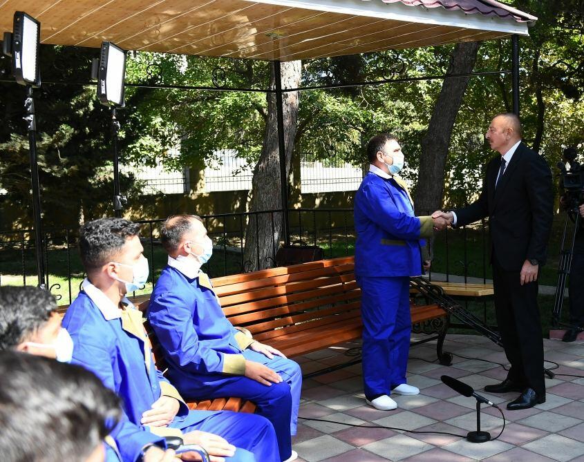 Хроника Победы (30.09.2020): Президент Ильхам Алиев и Первая леди Мехрибан Алиева встретились с ранеными военнослужащими, лечащимися в Центральном военном клиническом госпитале минобороны