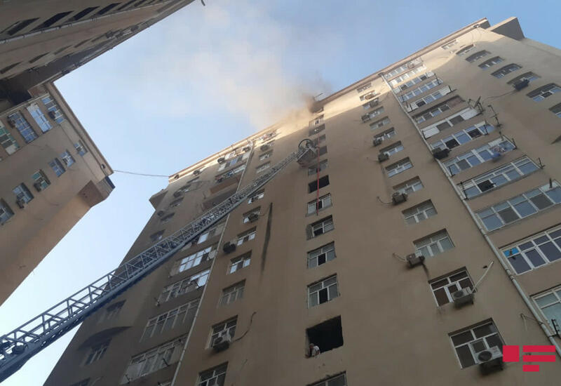 Пожар в жилом доме в Баку