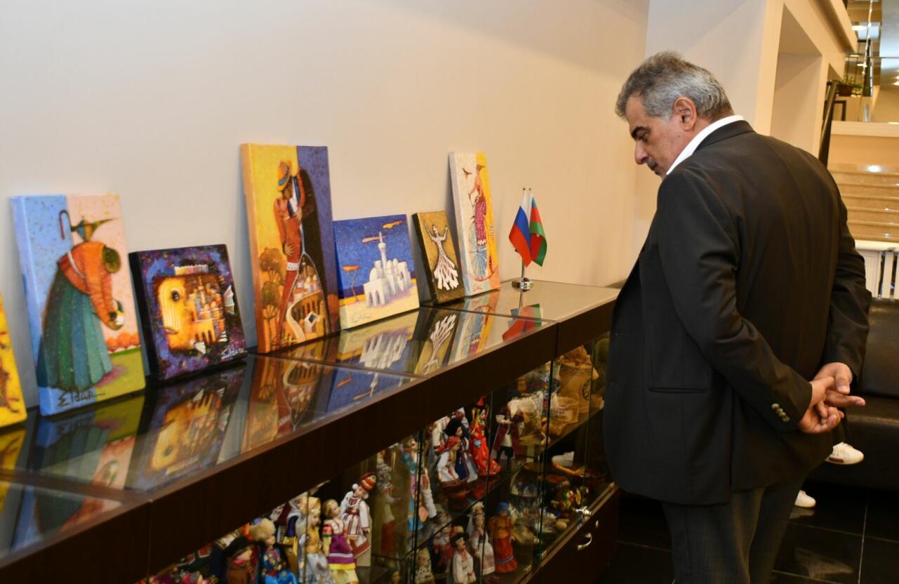 В Баку открылась выставка Эльдара Бабазаде