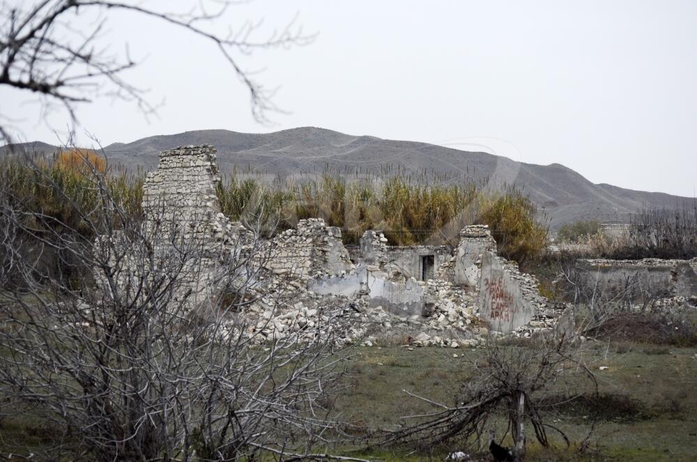 Руины в селе Шихалыагалы в Джебраиле - результат армянской оккупации