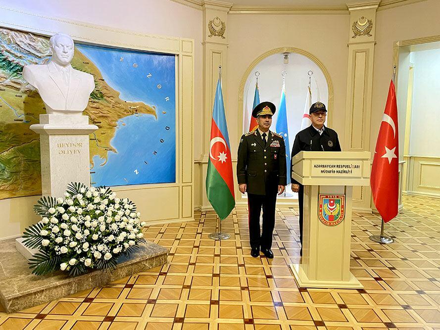 Закир Гасанов встретился с Хулуси Акаром