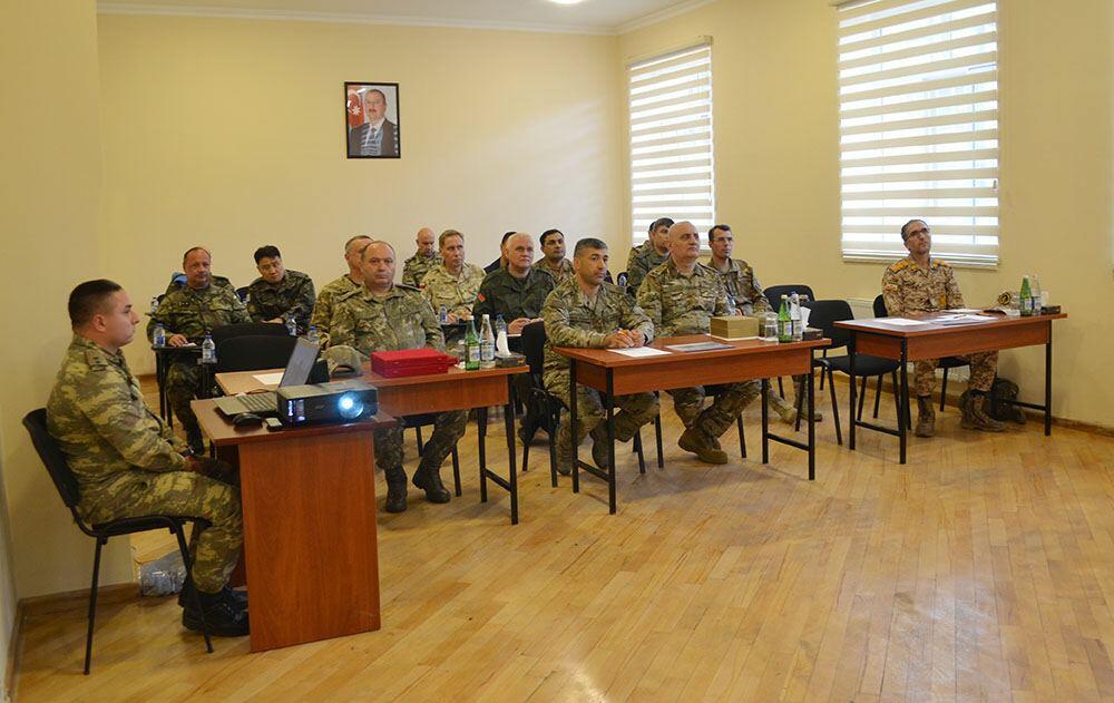 Военные атташе в Азербайджане посетили массовое захоронение в Ходжавенде