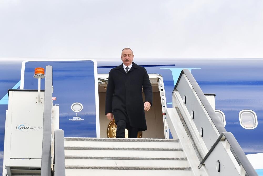 Президент Ильхам Алиев прибыл с рабочим визитом в Российскую Федерацию