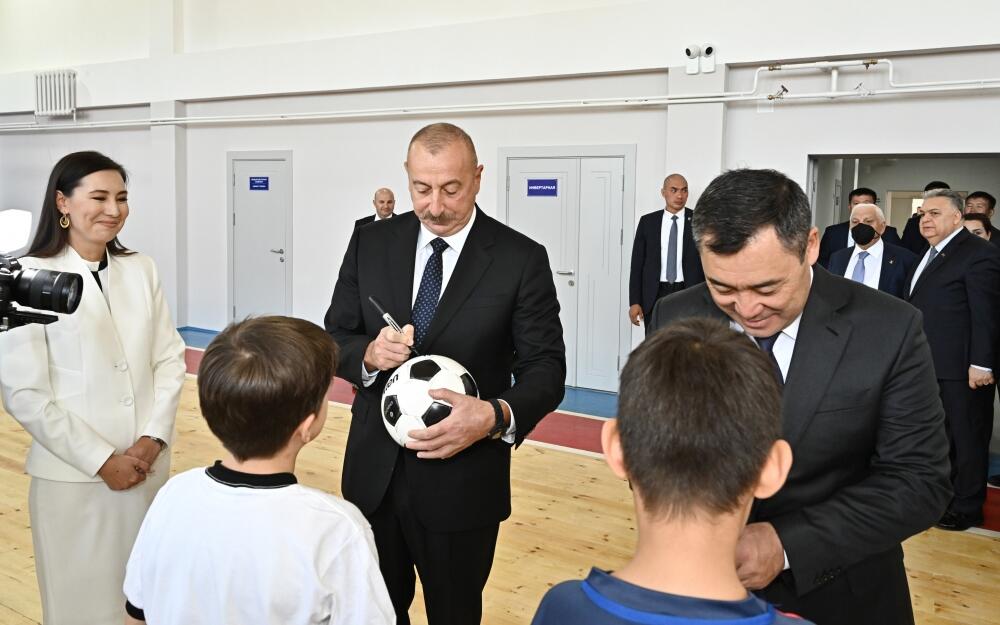 Президент Ильхам Алиев принял участие в открытии Учебно-воспитательного комплекса школы-гимназии номер 20 имени Гейдара Алиева в Бишкеке