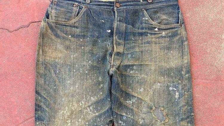 Джинсы Levi's из заброшенной шахты XIX века продали на аукционе в США