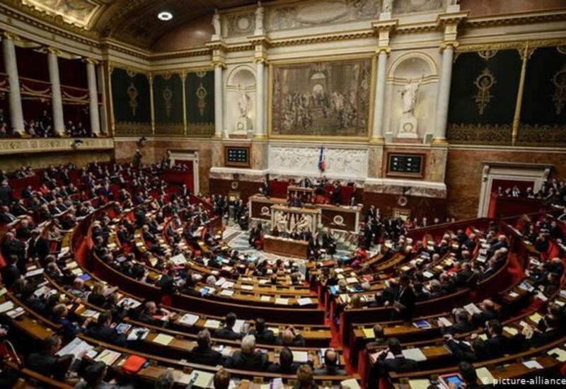 Национальное собрание Франции рассмотрит вопрос о недоверии правительству