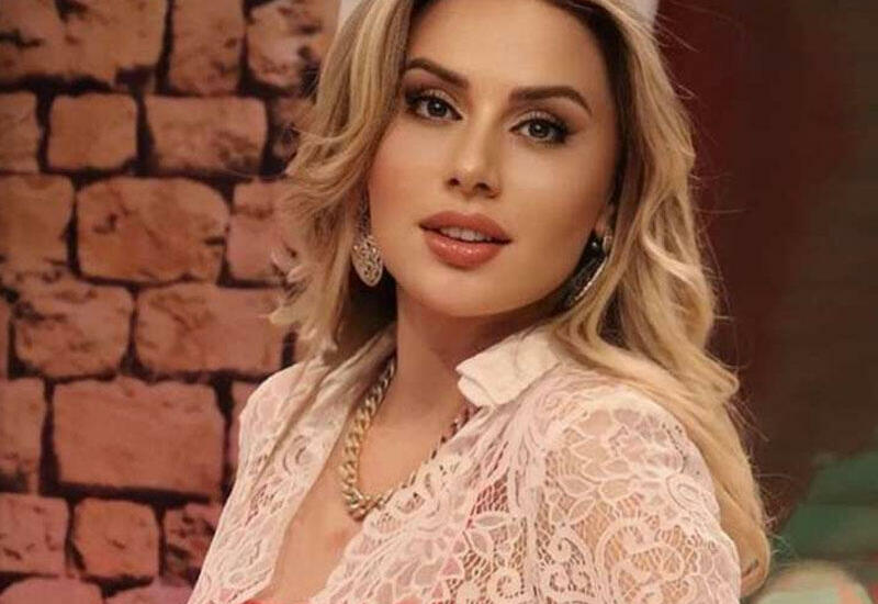 Dəbdəbəli evdə yaşayan Roza Zərgərli