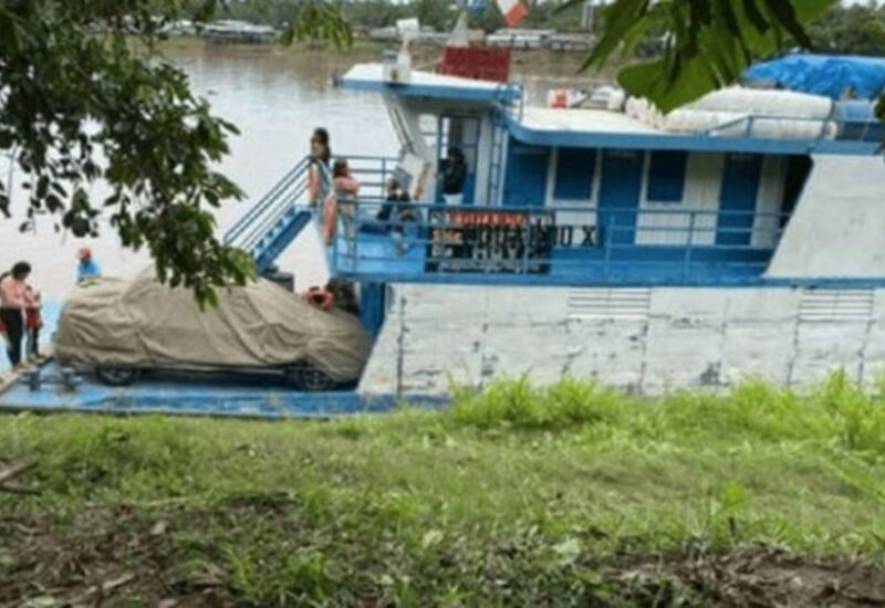 Перуанские индейцы захватили судно с туристами