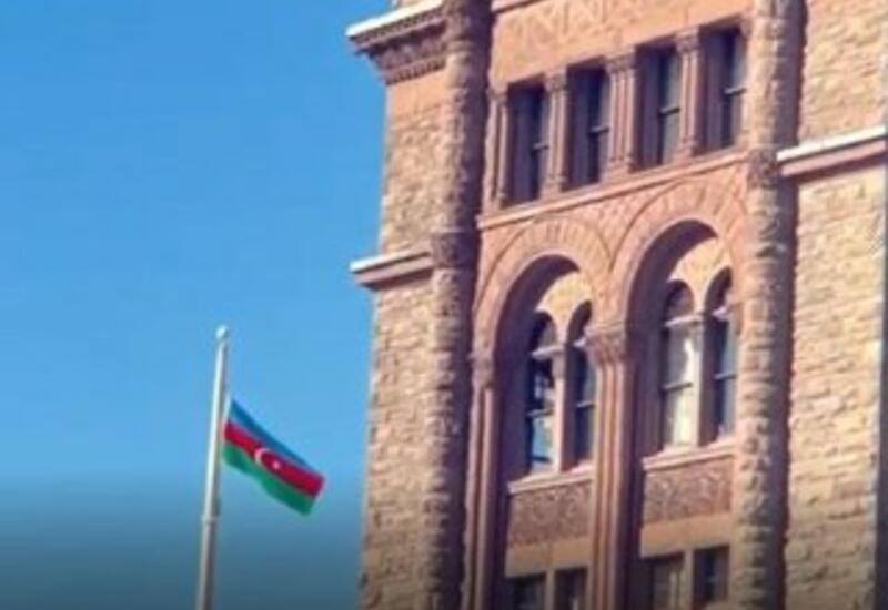 Ontario parlamentinin önündə ilk dəfə Azərbaycan bayrağı ucaldılıb