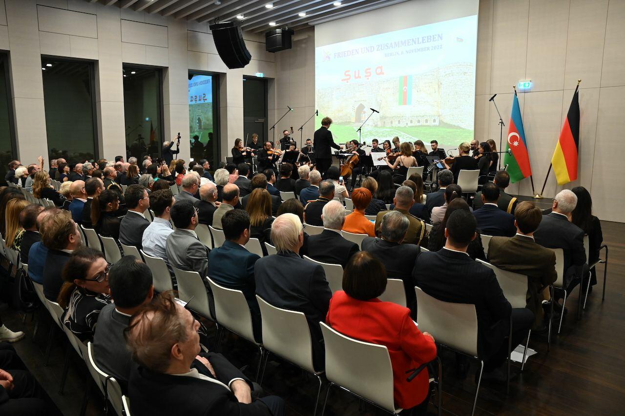 В Берлине прошел торжественный вечер мировой премьеры симфонии Хадиджи Зейналовой "Шуша"